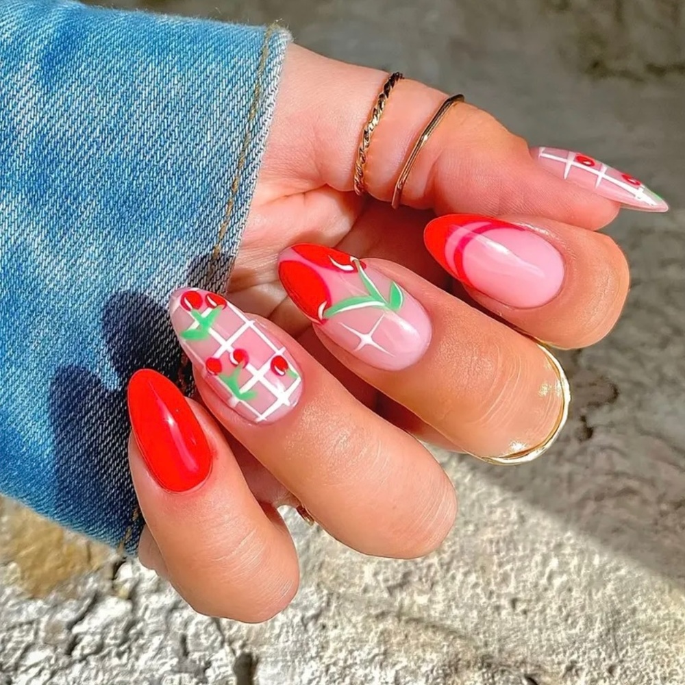 Press-On Nails with chic Nail Art (Nail Glue Included!)